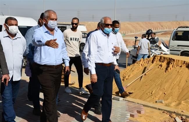 محافظ الجيزة يتفقد أعمال رفع كفاءة أسوار حدائق الأهرام