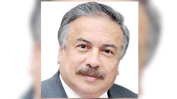  «عالم افتراضي» ديوان جديد للشاعر أسامة مهران