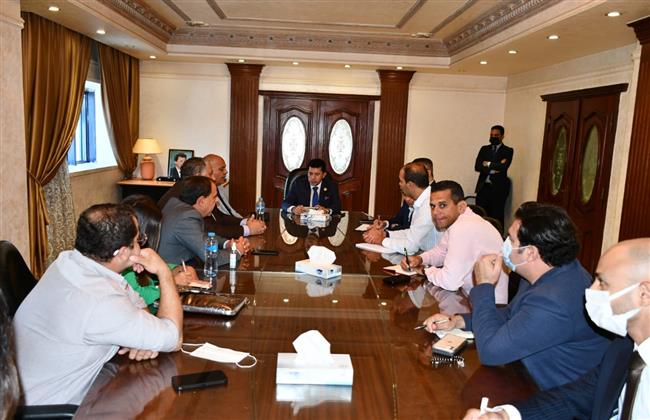 وزير الرياضة يتابع استعدادات مصر لاستضافة بطولة العالم للرماية 