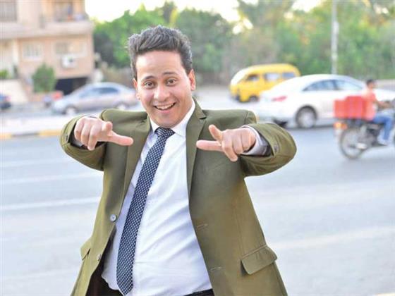 «بطريقة مضحكة» كريم عفيفي يسخر من حرامي الموبايل