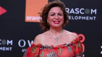 بالأحمر الجذاب.. إلهام شاهين تتألق في إطلالة مهرجان الجونة