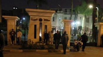 غلق حارة من كوبري الجيزة المعدني   