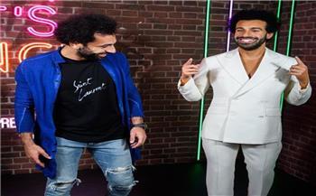 تمثال محمد صلاح.. شاهد رد فعل «مو» عند رؤيته 