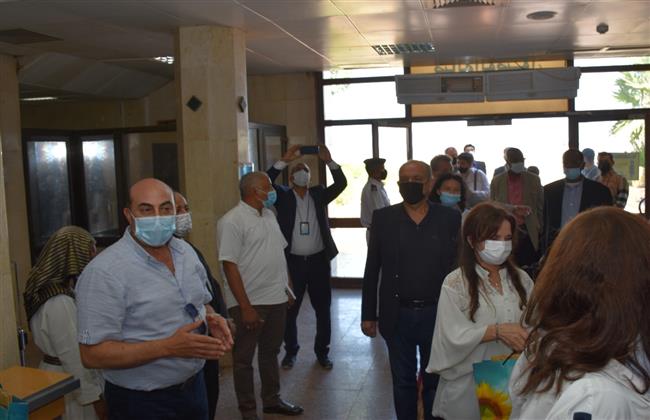  وزير السياحة ومحافظ أسوان يستقبلان سفراء وعائلاتهم فى أسوان