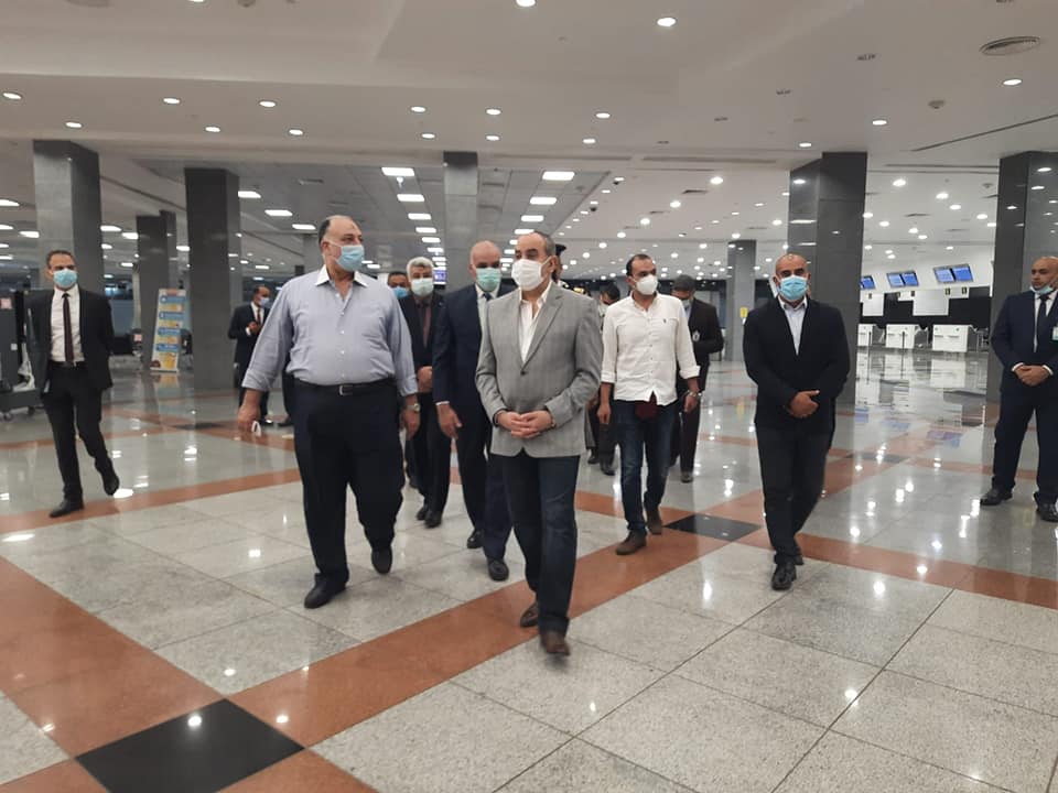 وزير الطيران المدنى يتفقد مطاري القاهره و شرم الشيخ