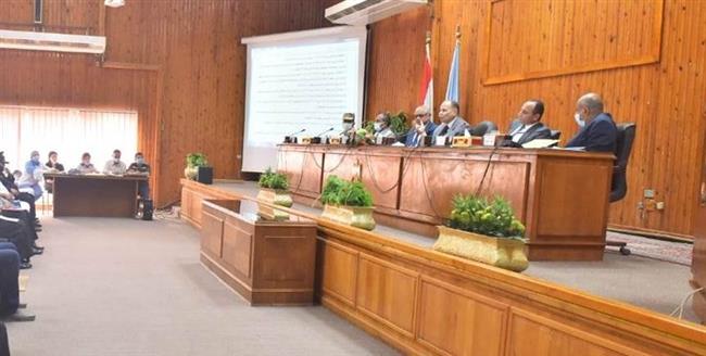 أسيوط تخصص أراضي أملاك دولة لإقامة مجمع مدارس