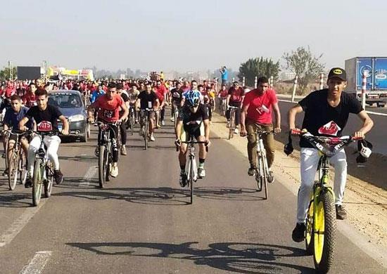 الهلال الأحمر ينظم ماراثون دراجات احتفالا بنصر أكتوبر في دمياط