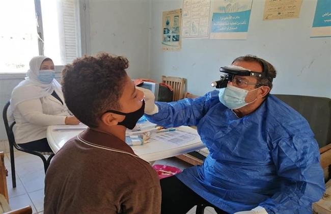 الكشف علي ٢١٨٢ مواطن بقافلة طبية بقرية أم الرضا في دمياط