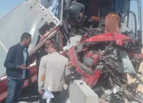 مصرع واصابة 12 شخصا فى حادث بسوهاج