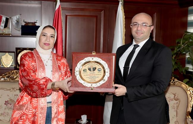 «النواب» يكرمون محافظ بنى سويف تقديراً لمعدلات الإنجاز بمشروعات حياة كريمة