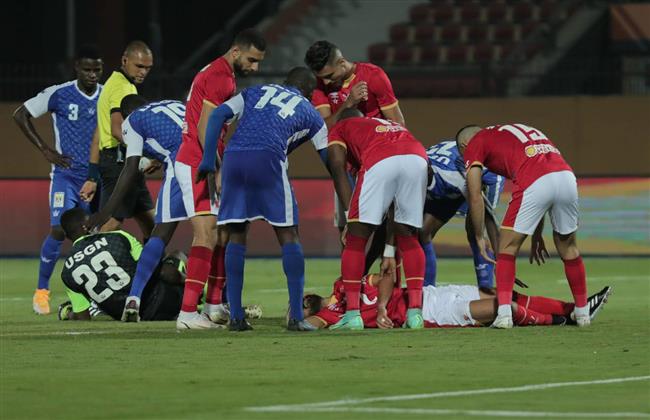 لاعبو الأهلي والجهاز الفني يتوجهون إلى المستشفى للاطمئنان على وليد سليمان