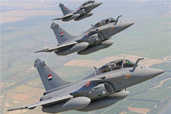 القوات الجوية المصرية واليونانية تنفذان تدريبا جويا بإحدى القواعد الجوية اليونانية
