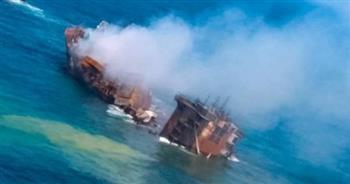 اندلاع حريق هائل على متن سفينة حاويات بالقرب من سواحل كولومبيا