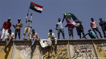   البرهان: نعمل مع القوى السياسية لحل أزمة السودان