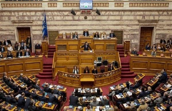 تعليق البرلمان اليوناني حتى نهاية الأسبوع عقب وفاة زعيمة ثالث أكبر حزب في البلاد