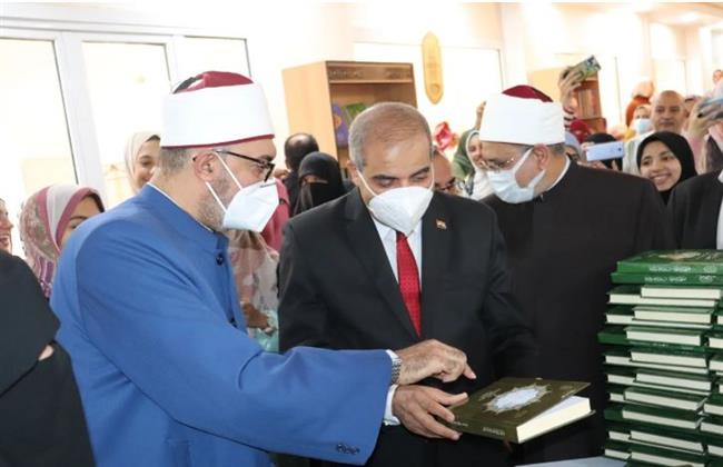 رئيس جامعة الأزهر يفتتح معرض الكتاب الثاني بفرع البنات بمدينة نصر