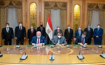  وزير الإنتاج الحربى يشهد توقيع اتفاقية تحالف مع 3 شركات لإنشاء محطات المياه