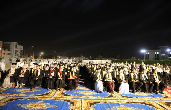 محافظ المنيا يشهد حفل تخرج طلبة كليتي الصيدلة والعلاج الطبيعي بجامعة دراية