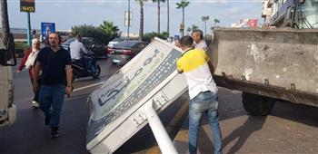 إزالة ٥٧  إعلان مخالف بالإسكندرية   