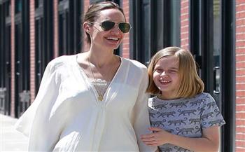    أنجلينا جولى في جولة مع ابنتها 