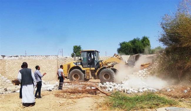 إزالة 6 حالات تعدى بمنطقة الشلال بأسوان