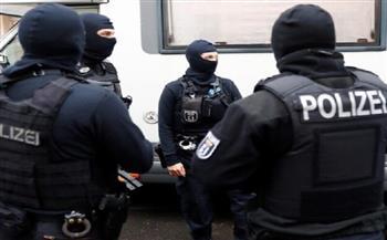 ألمانيا: مداهمة منازل 5 شبان للاشتباه بتحضيرهم هجومًا إرهابيًا
