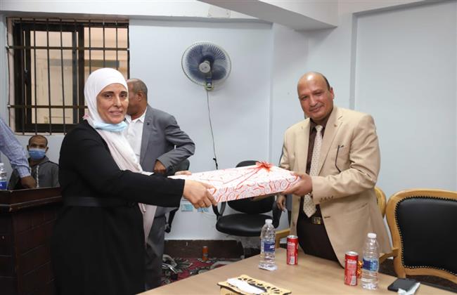 رئيس جامعة جنوب الوادي يشهد حفل تكريم أمين الجامعة المساعد