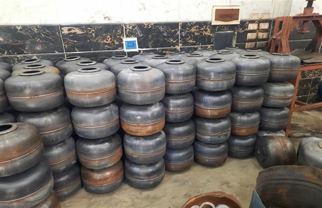 مباحث التموين تضبط مصنع بالونات مواتير المياه " مضروبة " 