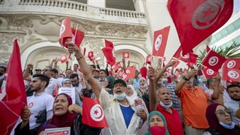   آلاف التونسيين يتظاهرون بوسط البلاد لإعلان دعمهم للرئيس قيس سعيد