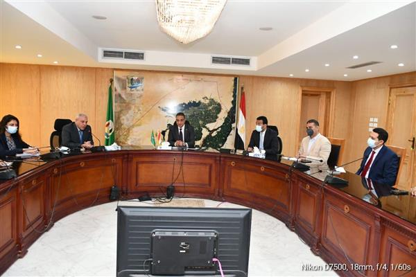 محافظ الفيوم ورئيس تنمية الصعيد يتفقدان المشروعات التى تنفذها الهيئة