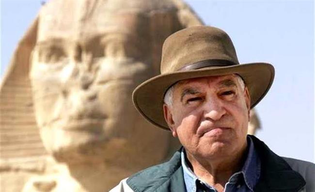 آثار مصر المنهوبة.. زاهي حواس يطالب بعودة رأس نفرتيتي وحجر رشيد