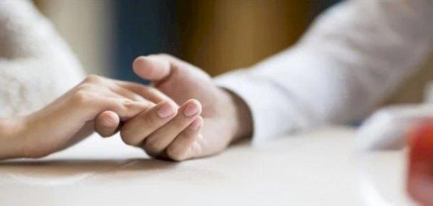 هل لمس المرأة ينقض الوضوء؟ 