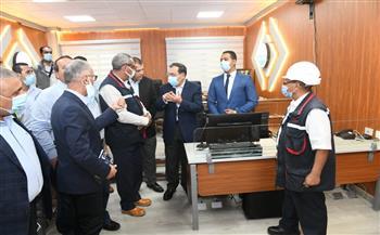 وضع حجر أساس مجمع التفحيم وإنتاج السولار بالسويس
