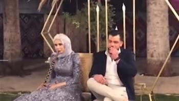 العروسة بتشرب شيشة فى الكوشة.. فيديو يثير الجدل