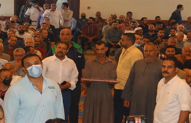 ​لأول مره في تاريخ المصالحات.. تقديم مصحف بدلاً من الكفن "صور"