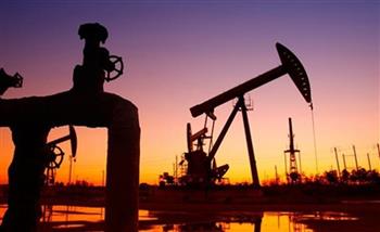   المخزون الأمريكي وراء انهيار أسعار النفط الخام 