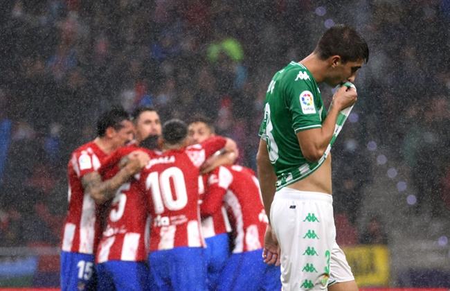 أتلتيكو مدريد يعود إلى طريق الانتصارات بثلاثية في شباك ريال بيتيس