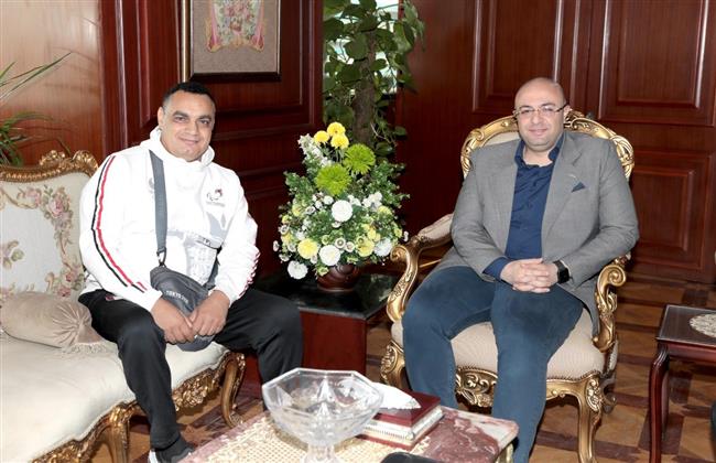 محافظ بنى سويف يكرم لاعب منتخب مصر أفضل ليبرو فى العالم بكرة الطائرة