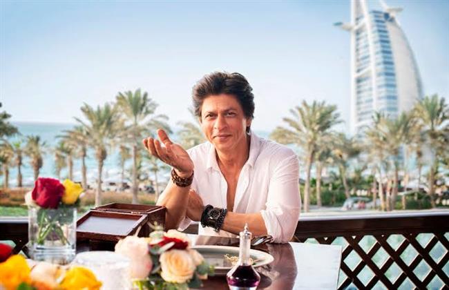 أزياء شاروخان .. تعرف على الألوان المفضلة لملك بوليوود