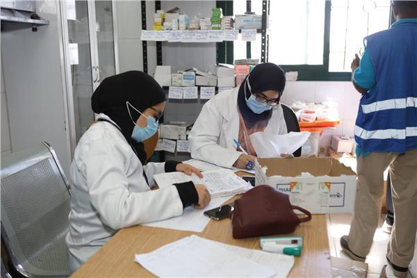 الكشف على 965 مواطن فى قافلة طبية مجانية بقنا