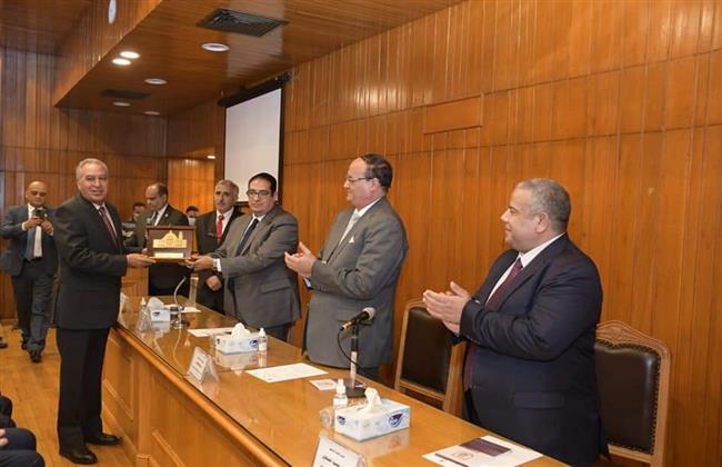 كلية الدراسات الإفريقية العليا تكرم رموز القوات المسلحة المصرية
