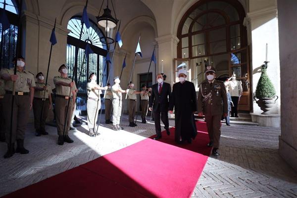 الطيب لـ رئيس إيطاليا: الأزهر يسعد بتقديم خدماته العلمية والدعوية لدول العالم