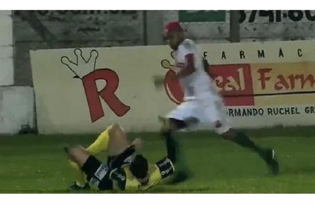 اتهام لاعب برازيلي بمحاولة قتل الحكم خلال مباراة