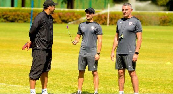 مران الزمالك.. كارتيرون يجتمع باللاعبين