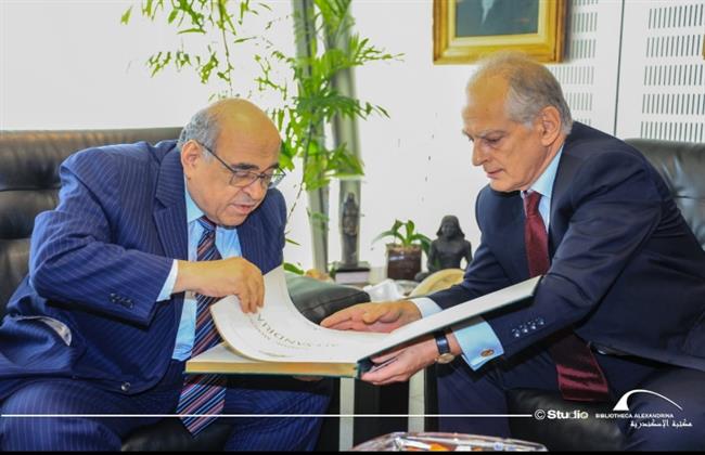 مدير مكتبة الإسكندرية يستقبل سفير اليونان 