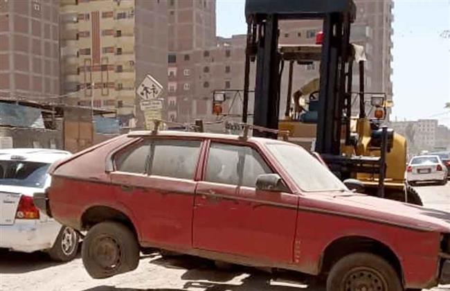 رفع54 سيارة ودراجة نارية متروكة ومتهالكة من الشوارع بحملات مرورية