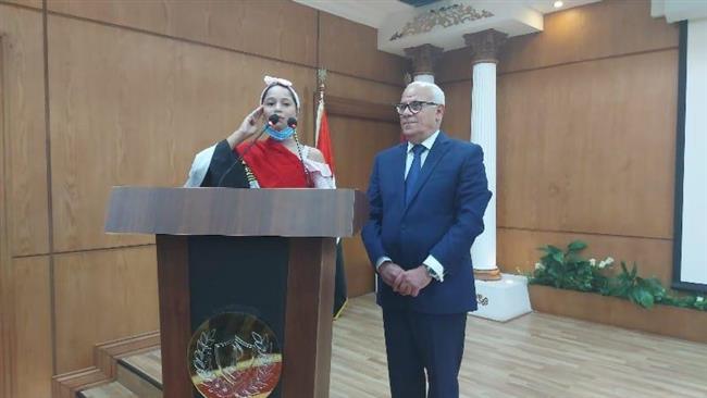 «تحيا مصر حرة».. طفلة تبهر الحضور بـ أغنية وطنية في احتفالات أكتوبر ببورسعيد