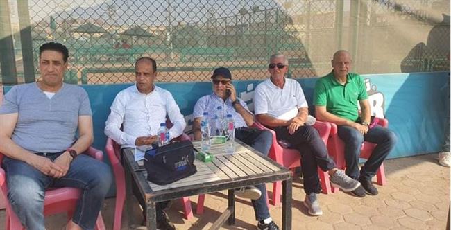 «فينجادا» وجهاز منتخب «٢٠٠٣» يتابعون مباراة شباب الأهلي والشرقية للدخان