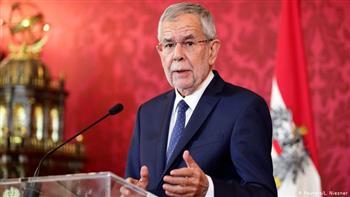   الرئيس النمساوي يطلب رئيس الحكومة الاستمرار فى منصبه لحين انتهاء التحقيقات في قضايا فساد