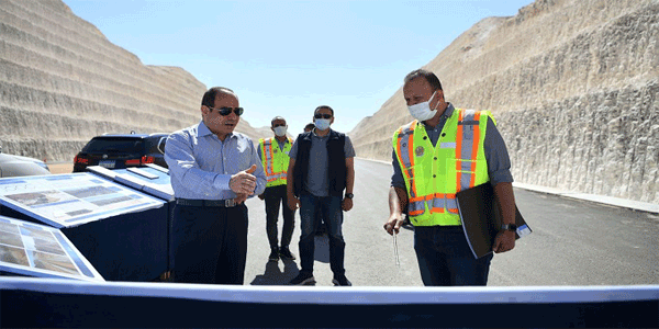 الرئيس السيسي يتفقد عددًا من المحاور المرورية ||  صور وفيديو